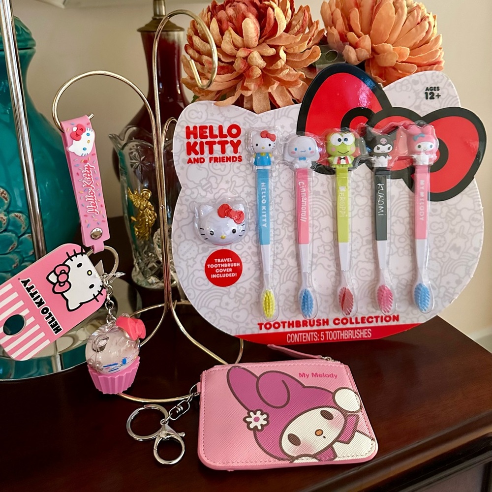 NWT Hello Kitty 8 piece bundle 2 keychains and 6 piece toothbrush collection
